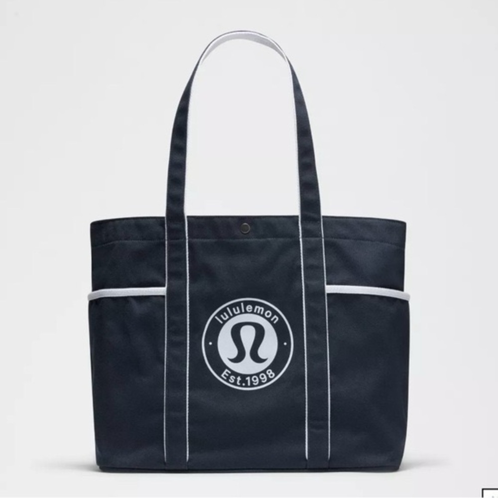 NWT Lululemon Daily Multi-Pocket Tote Bag 20L Navy & White OS